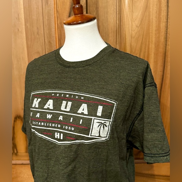Kauai, Hawaii Deep Green Cotton Blend Short-Sleeve T-Shirt - EUC - L - Picture 7 of 9